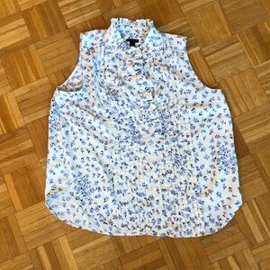 Ann Taylor sleeveless top. Worn once. Size M. Ruched detail. Great for work